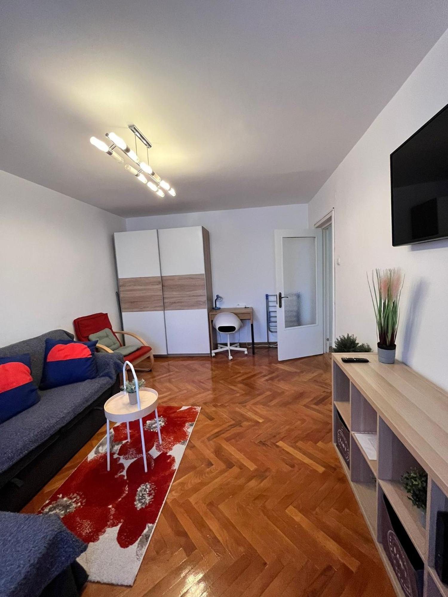 Picadilly Apartment Ploieşti Exterior foto