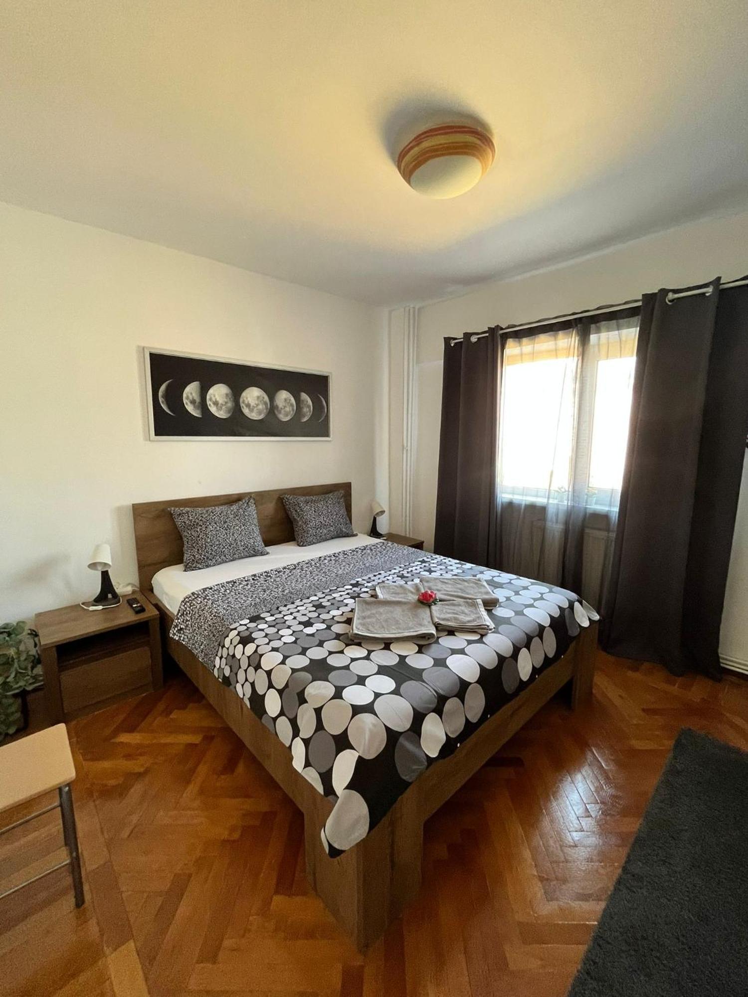 Picadilly Apartment Ploieşti Exterior foto